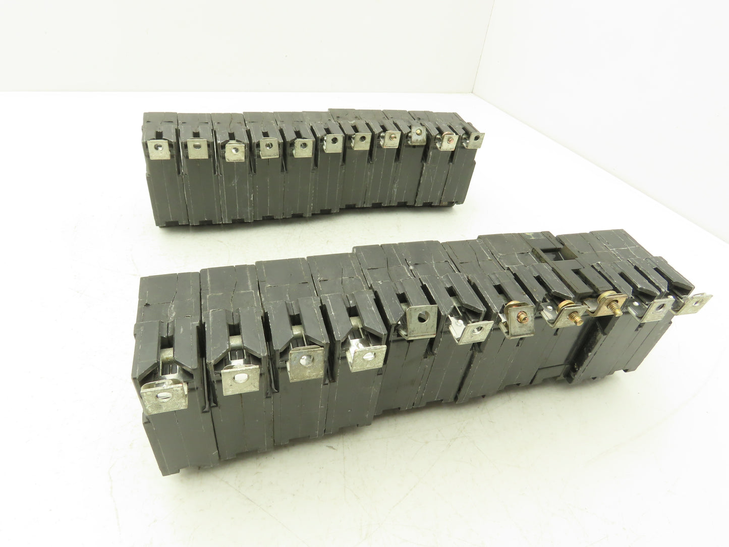 General Electric THQB1120 Circuit Breaker 1-Pole 20A Screw In 120/240V Lot of 22