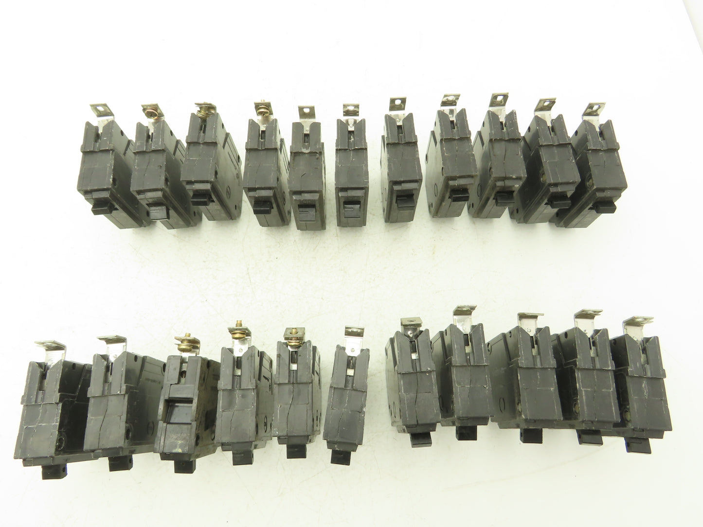 General Electric THQB1120 Circuit Breaker 1-Pole 20A Screw In 120/240V Lot of 22