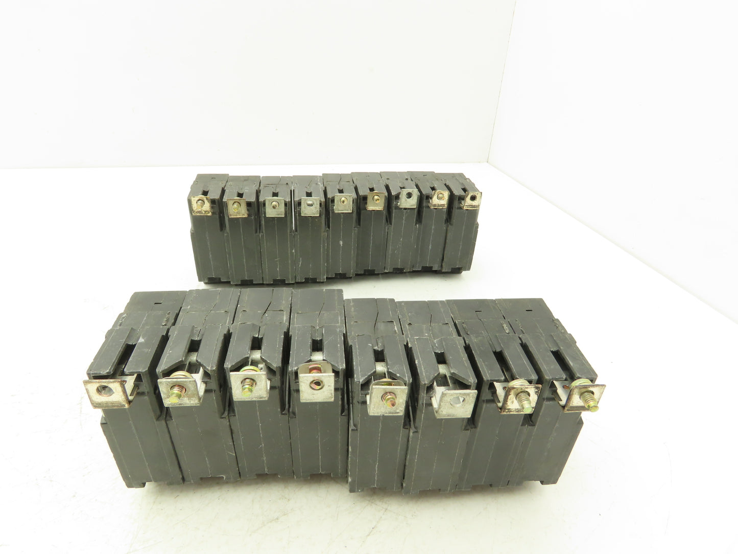 General Electric THQB115 Circuit Breaker 1-Pole 15Amp Bolt-In 120/240V Lot of 17