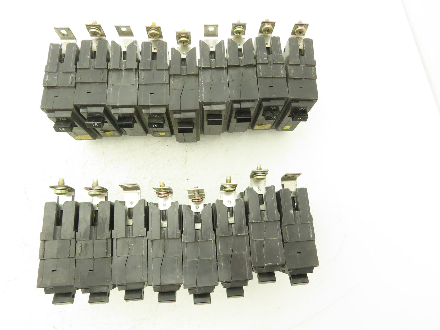 General Electric THQB115 Circuit Breaker 1-Pole 15Amp Bolt-In 120/240V Lot of 17