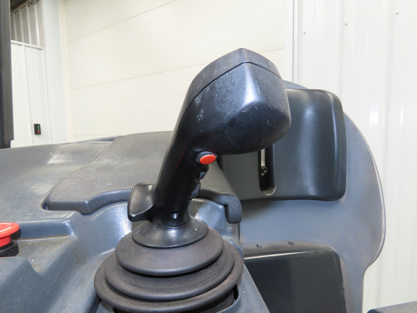 Unicarriers Forklift Stand On 36V Electric Truck 3500lbs 2267.2h Side Shift