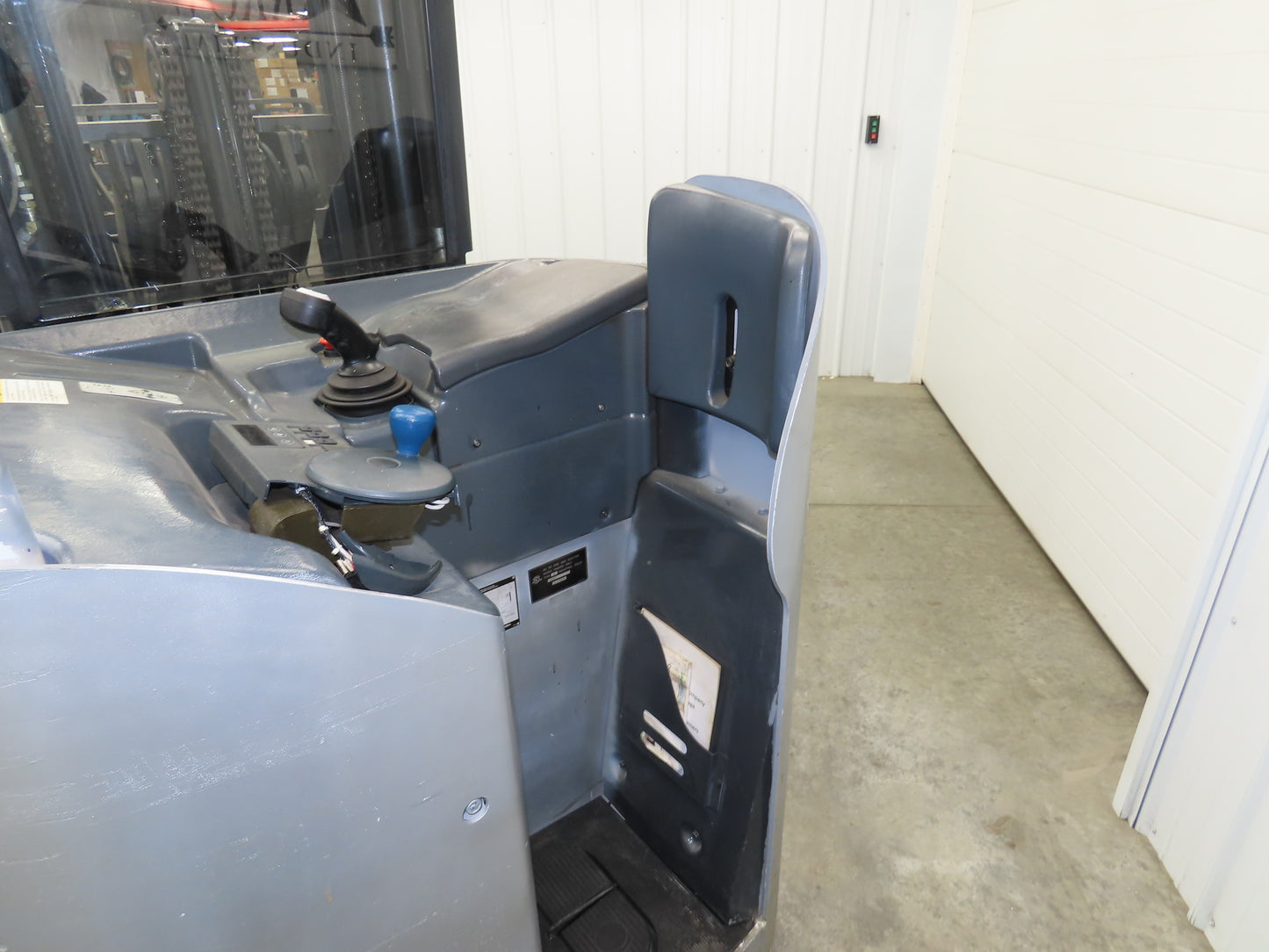 Unicarriers Forklift Stand On 36V Electric Truck 3500lbs 2267.2h Side Shift