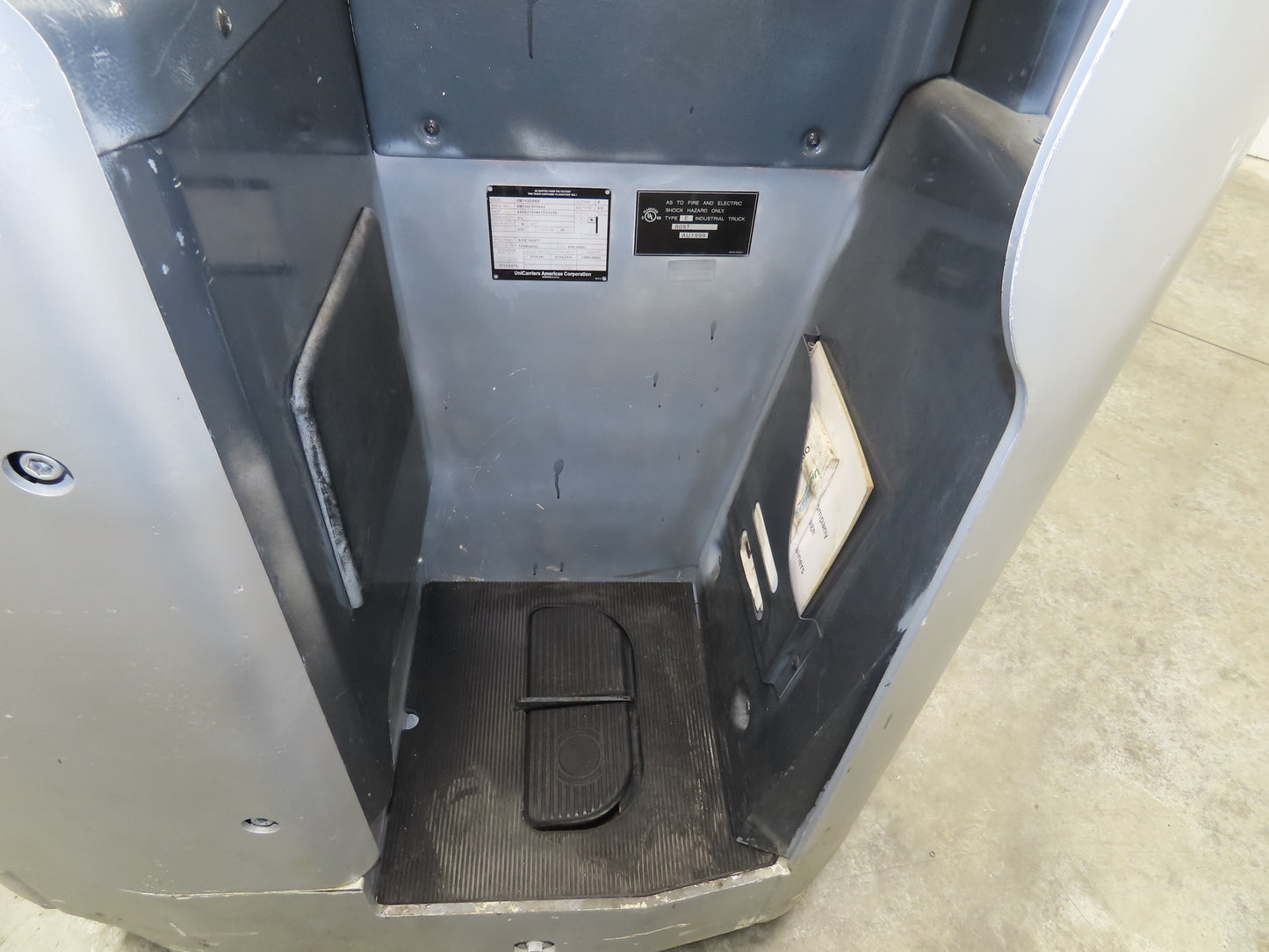 Unicarriers Forklift Stand On 36V Electric Truck 3500lbs 2267.2h Side Shift