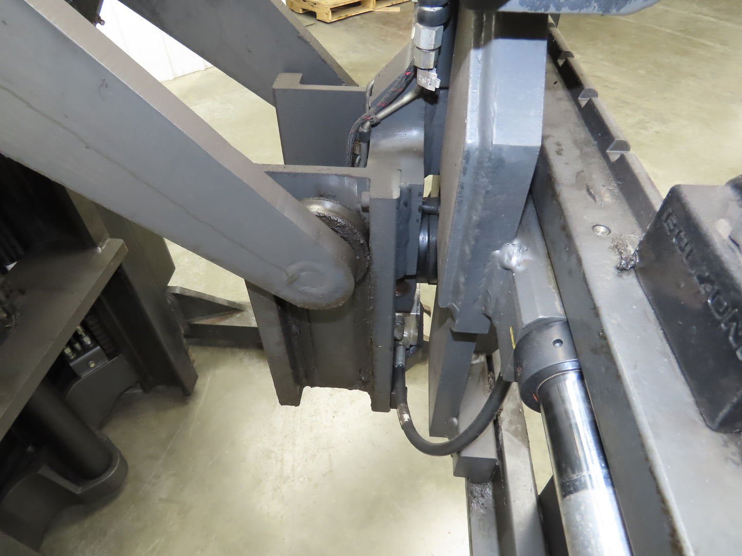 Unicarriers Forklift Stand On 36V Electric Truck 3500lbs 2267.2h Side Shift