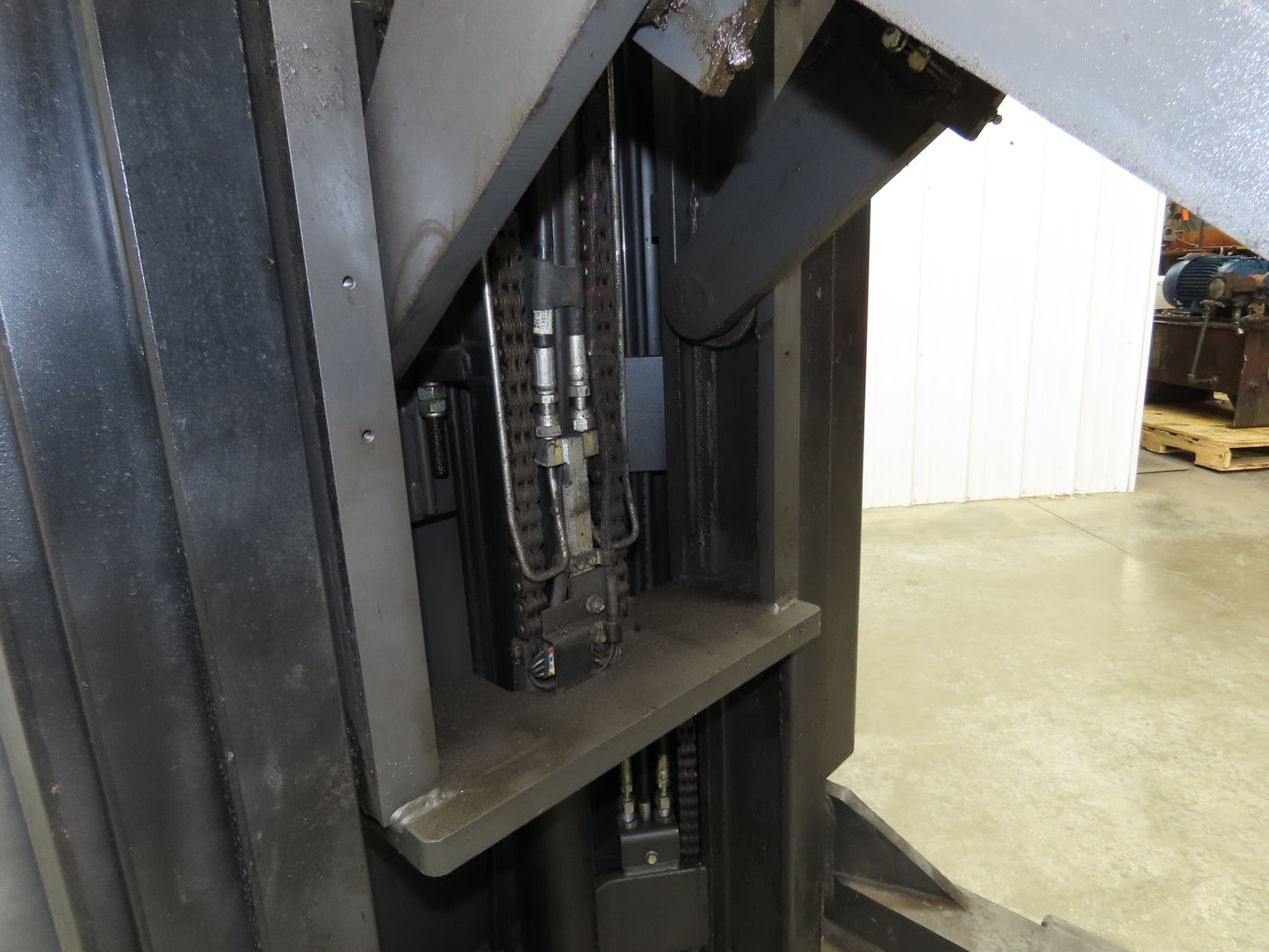 Unicarriers Forklift Stand On 36V Electric Truck 3500lbs 2267.2h Side Shift