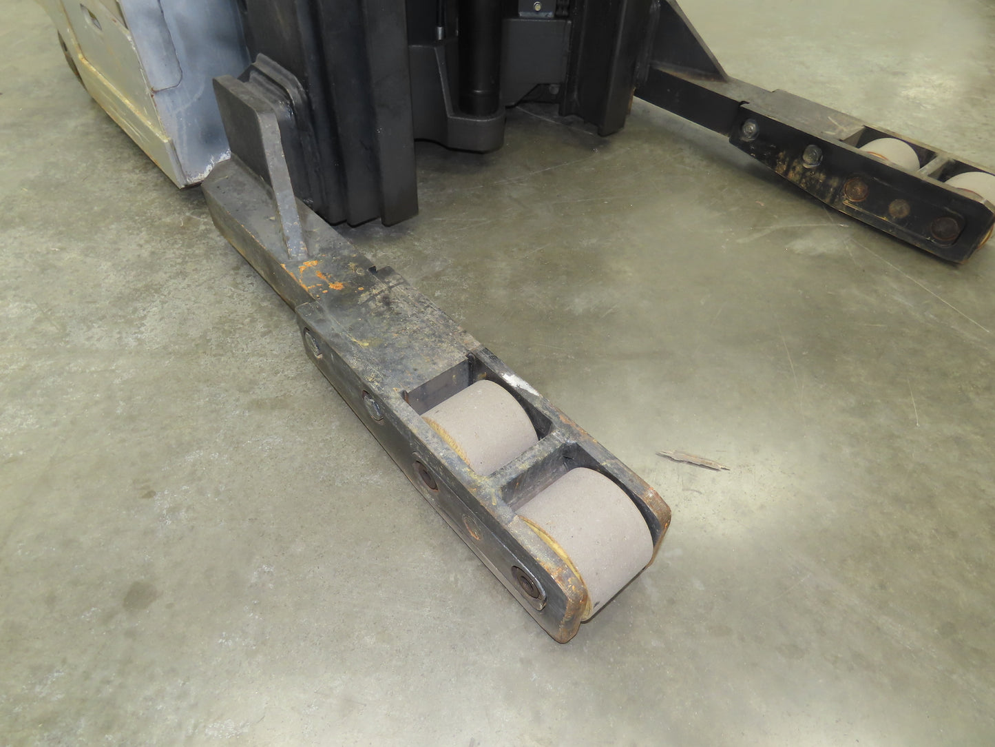 Unicarriers Forklift Stand On 36V Electric Truck 3500lbs 2267.2h Side Shift