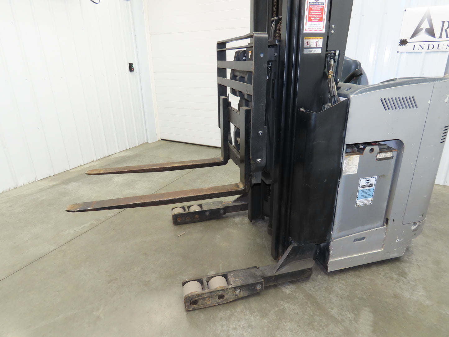 Unicarriers Forklift Stand On 36V Electric Truck 3500lbs 2267.2h Side Shift