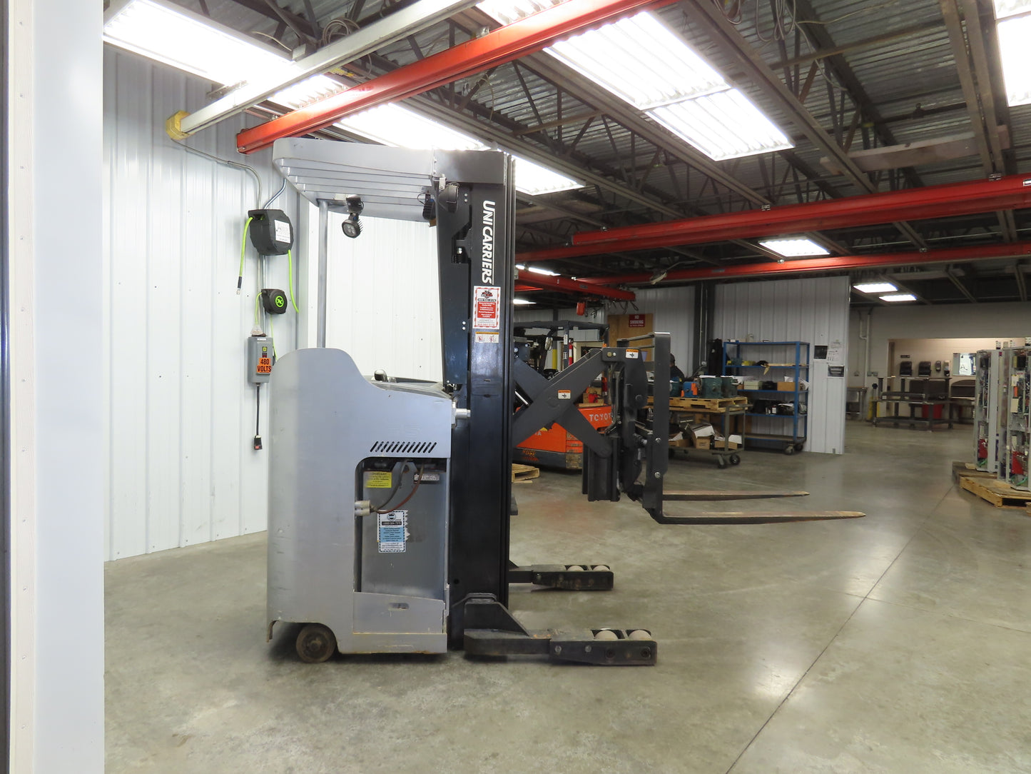 Unicarriers Forklift Stand On 36V Electric Truck 3500lbs 2267.2h Side Shift