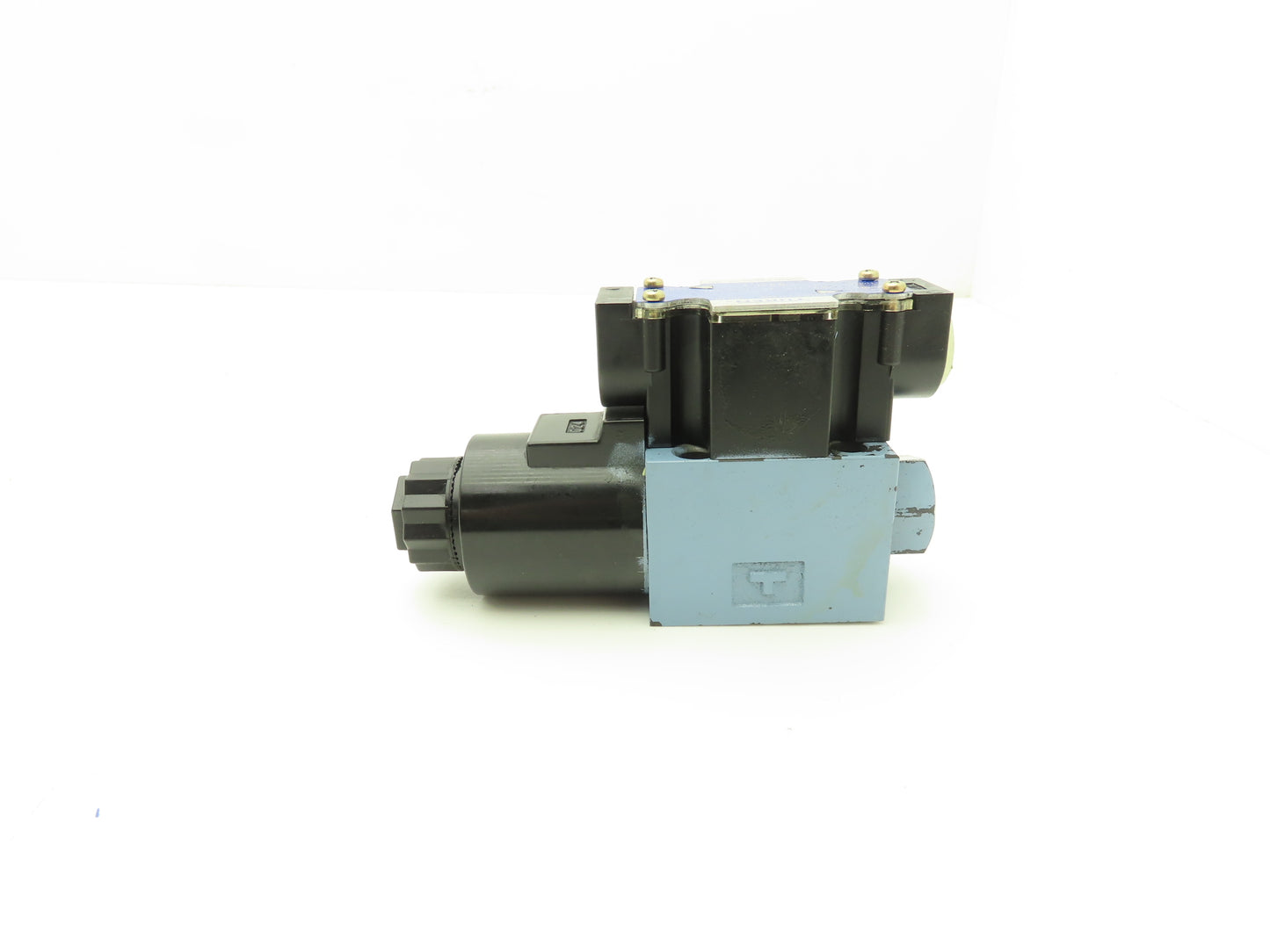 Yuken DSG-01-2B2-D24-60 Hydraulic Directional Valve Solenoid Single Acting