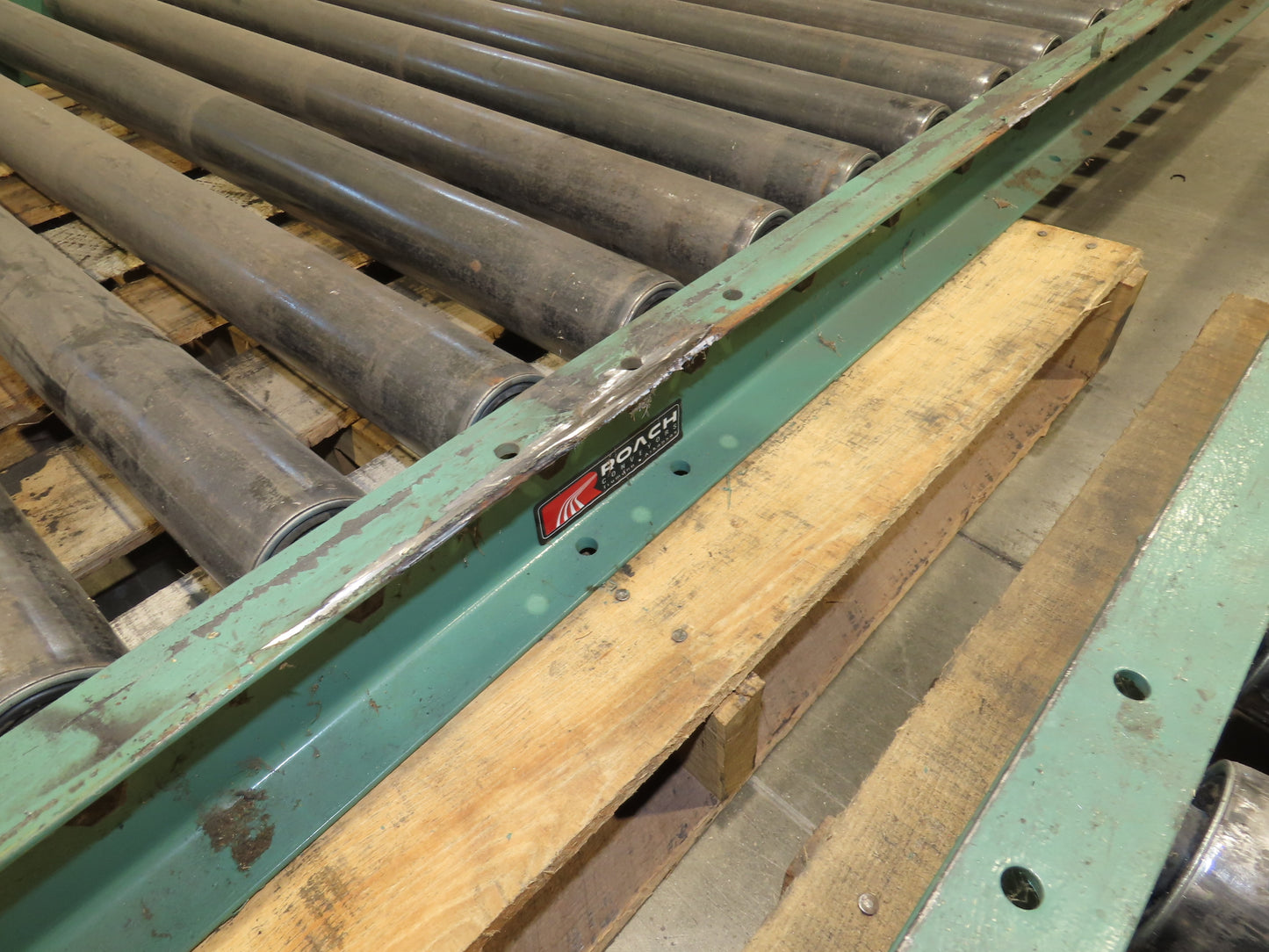 Roach 45"x 10' Gravity Roller Pallet Conveyor 2.5" Roller 42"BF 4-Sections 40'L