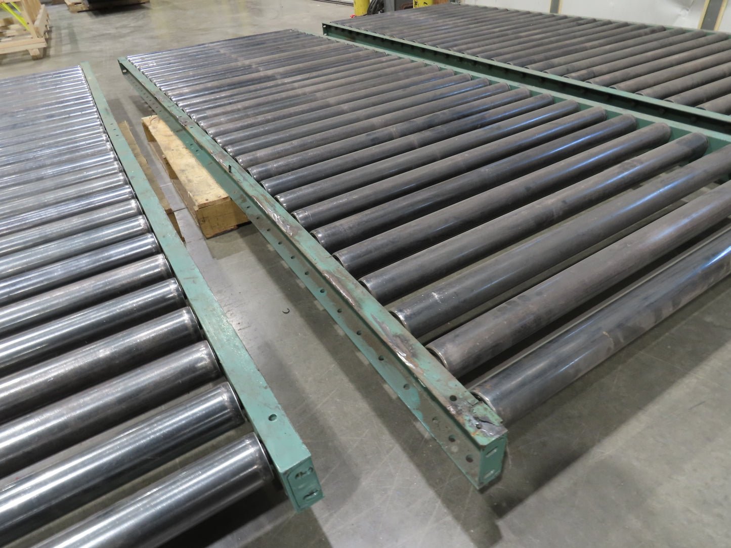 Roach 45"x 10' Gravity Roller Pallet Conveyor 2.5" Roller 42"BF 4-Sections 40'L