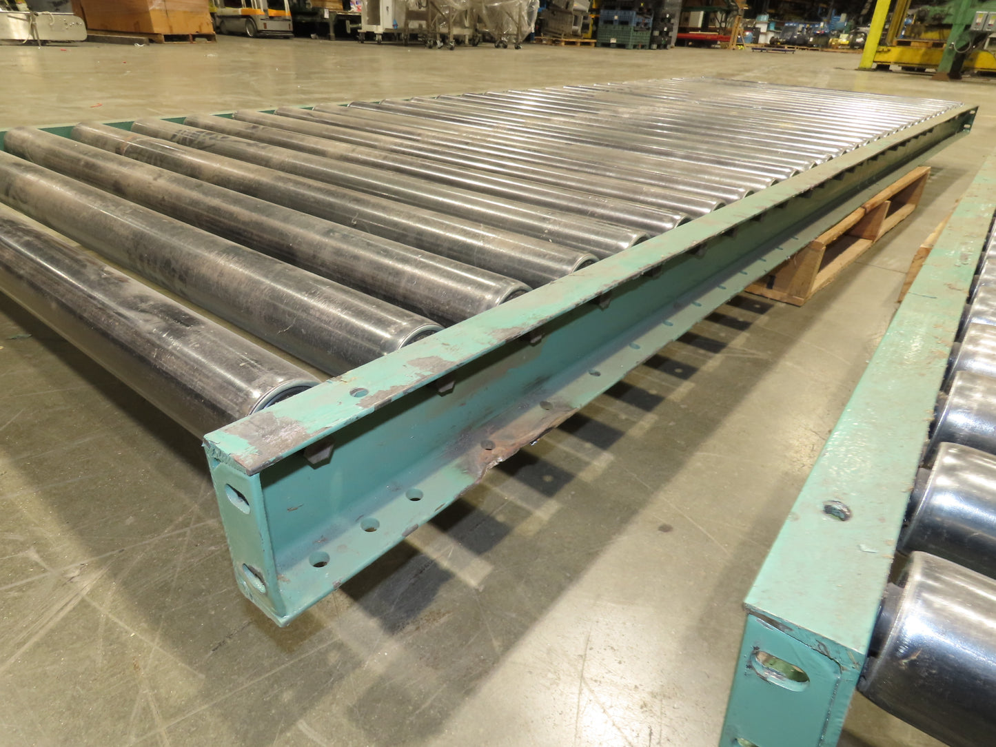 Roach 45"x 10' Gravity Roller Pallet Conveyor 2.5" Roller 42"BF 4-Sections 40'L