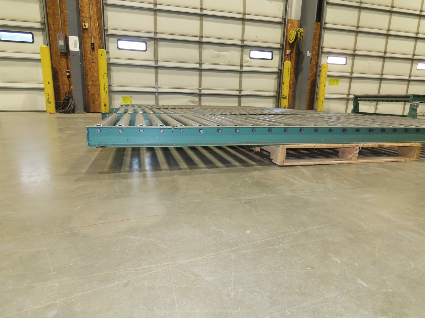 Roach 45"x 10' Gravity Roller Pallet Conveyor 2.5" Roller 42"BF 4-Sections 40'L