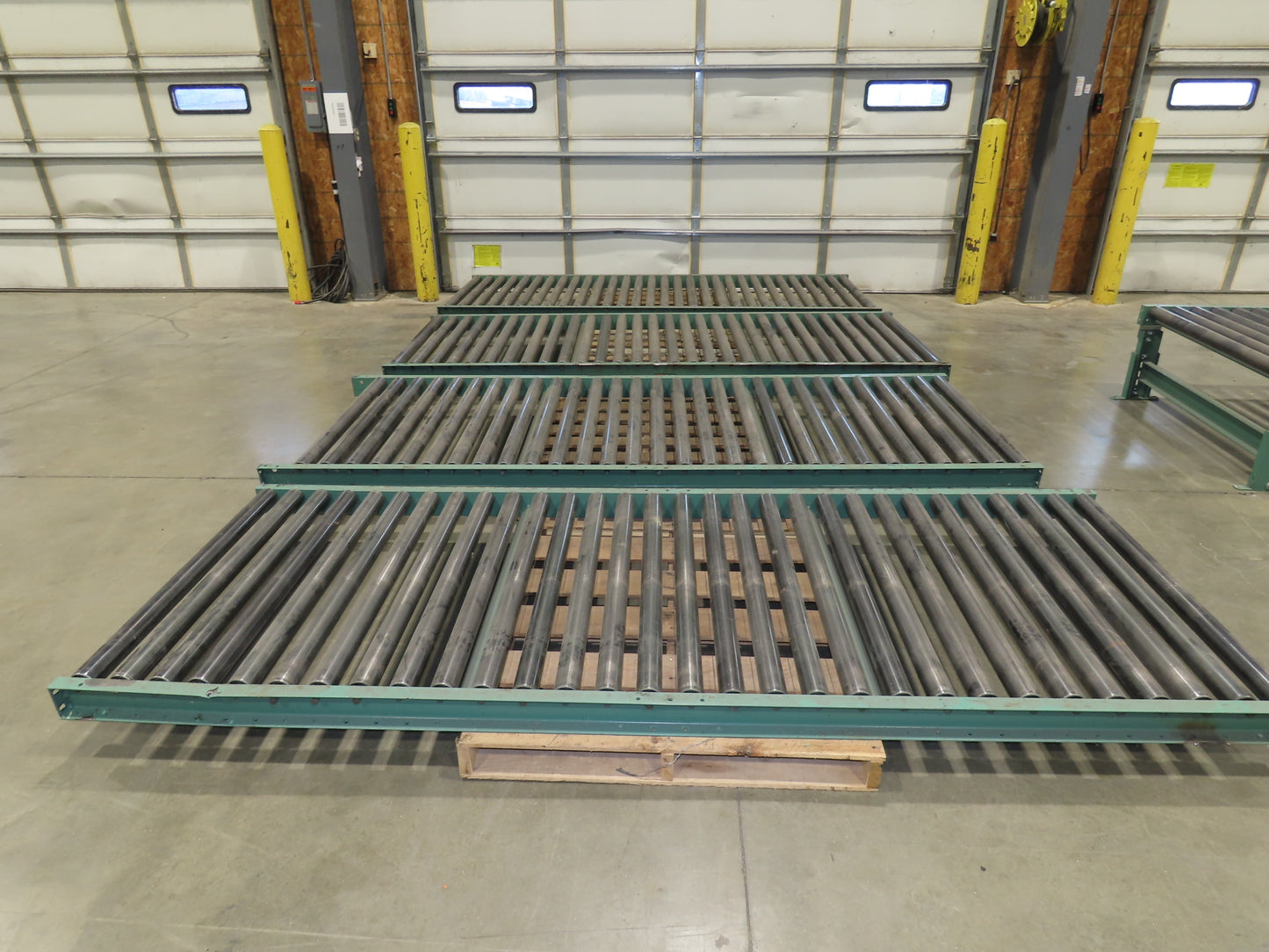 Roach 45"x 10' Gravity Roller Pallet Conveyor 2.5" Roller 42"BF 4-Sections 40'L