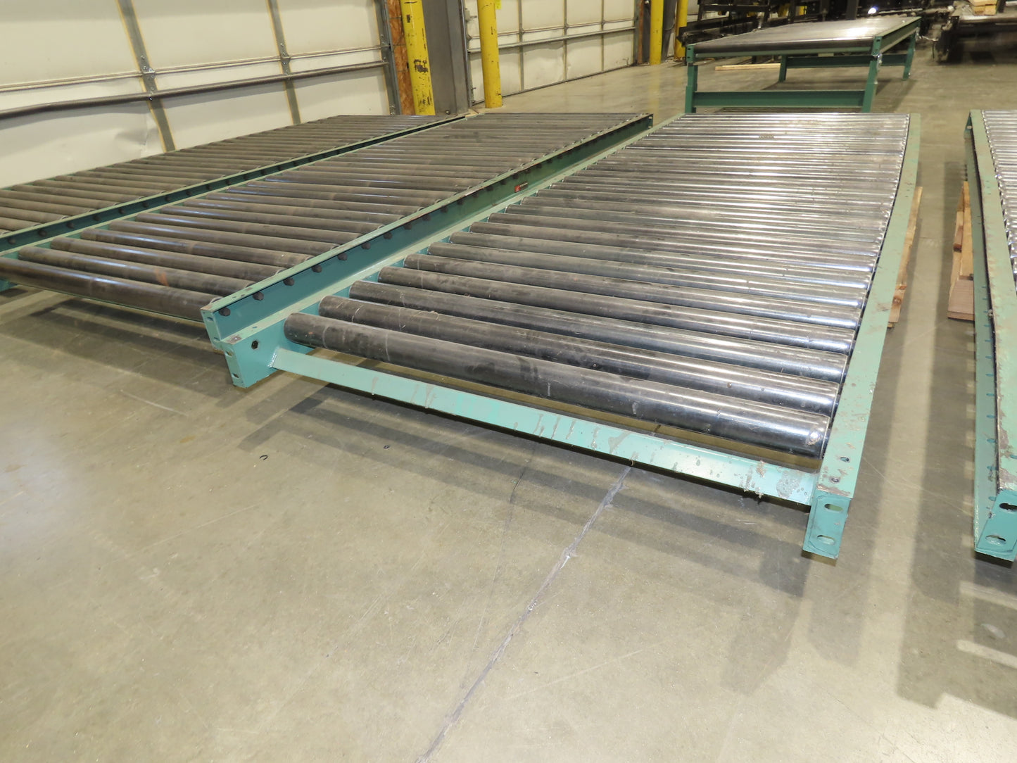 Roach 45"x 10' Gravity Roller Pallet Conveyor 2.5" Roller 42"BF 4-Sections 40'L
