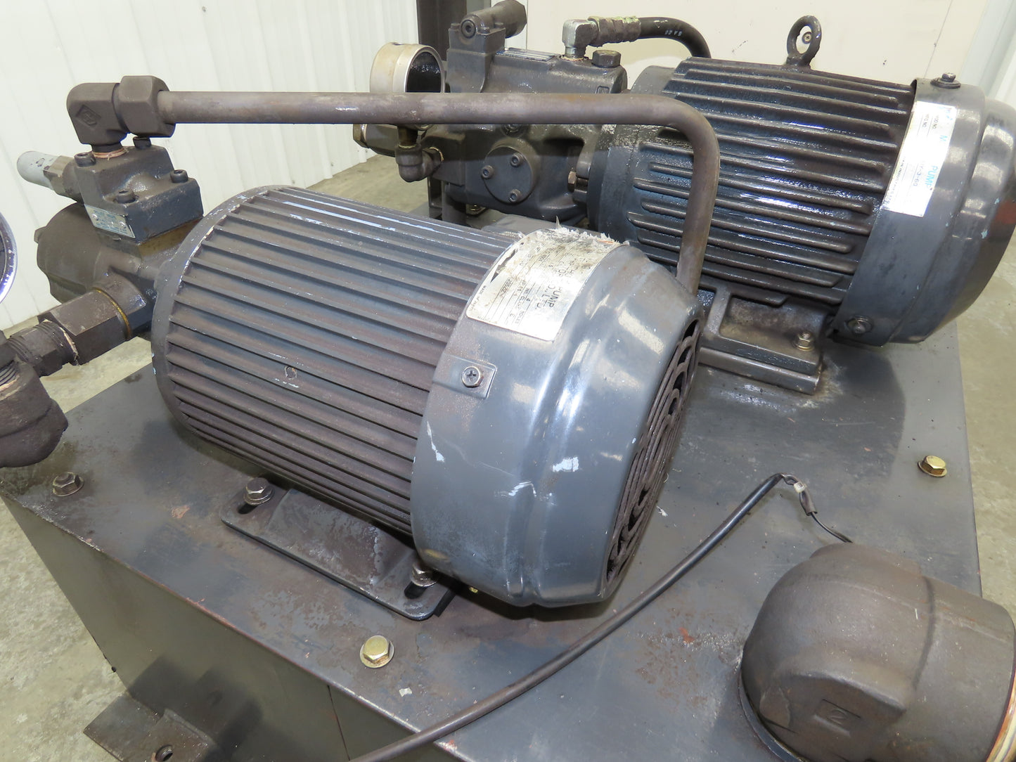 Daikin Hydraulic Power Unit 6.8GPM 220V w/Chiller 1.5kW & Circulation Pump/Motor