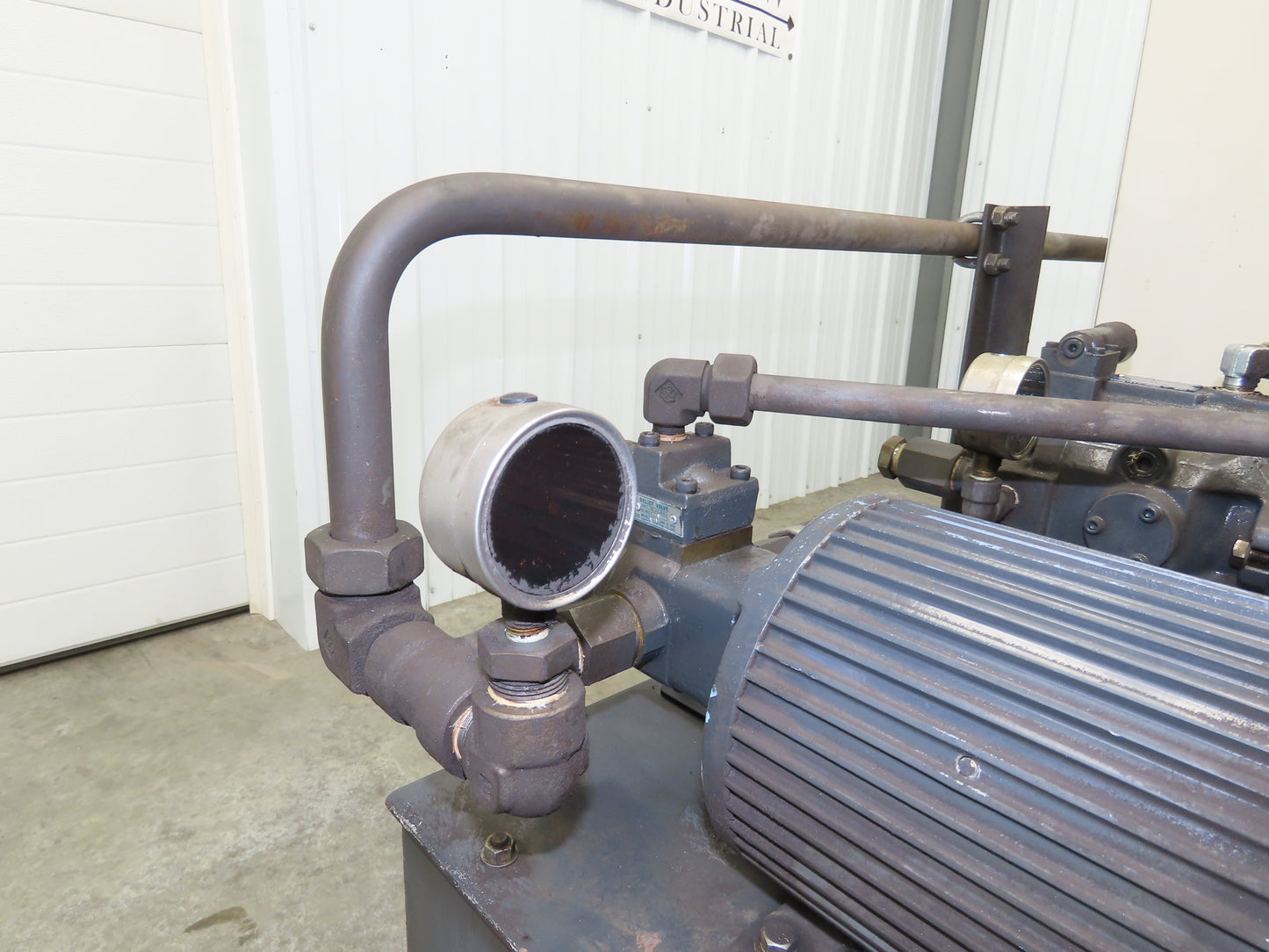 Daikin Hydraulic Power Unit 6.8GPM 220V w/Chiller 1.5kW & Circulation Pump/Motor