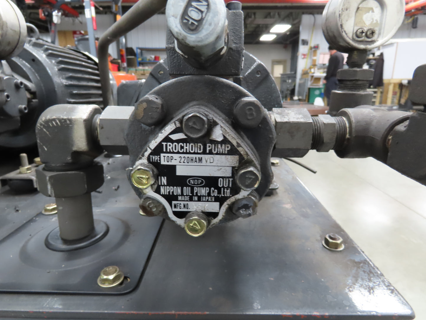 Daikin Hydraulic Power Unit 6.8GPM 220V w/Chiller 1.5kW & Circulation Pump/Motor