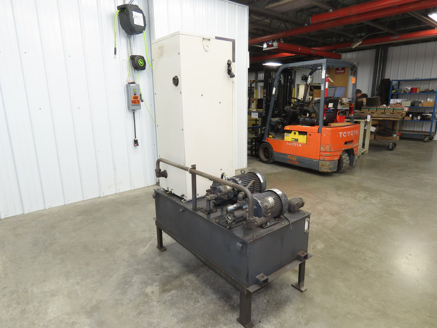 Daikin Hydraulic Power Unit 6.8GPM 220V w/Chiller 1.5kW & Circulation Pump/Motor