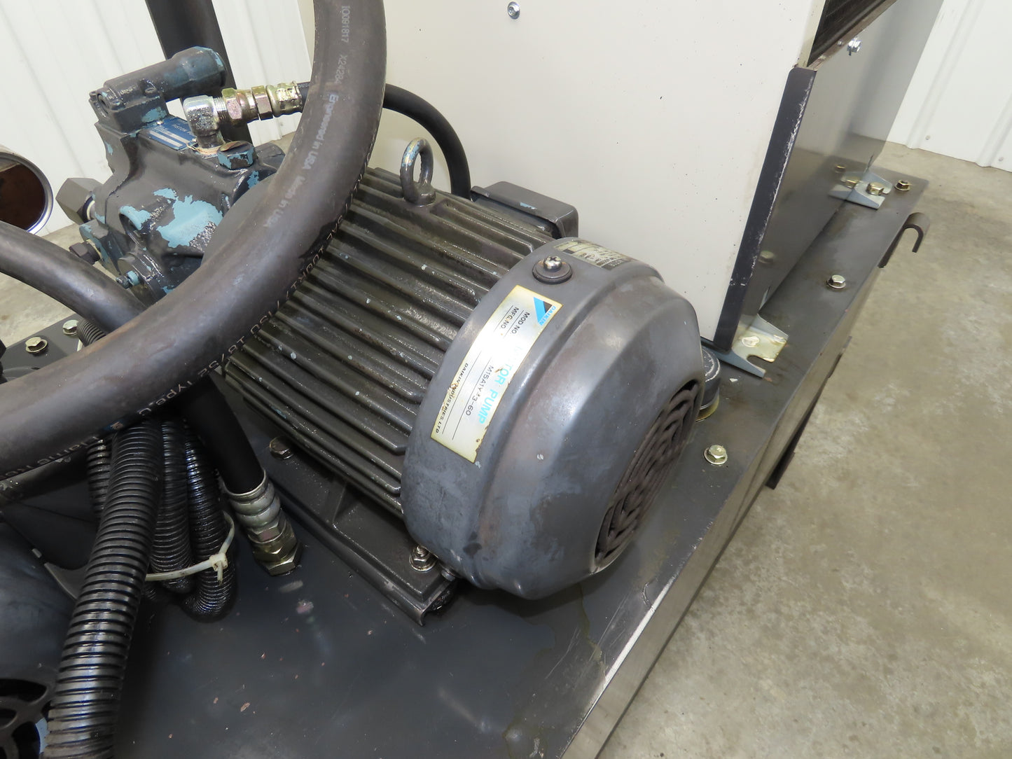 Daikin Hydraulic Power Unit 6.8GPM 220V w/Chiller 1.5kW & Circulation Pump/Motor