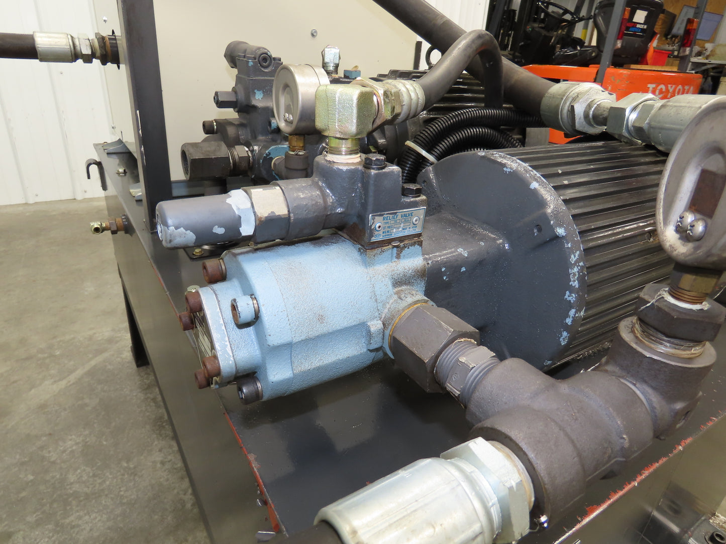Daikin Hydraulic Power Unit 6.8GPM 220V w/Chiller 1.5kW & Circulation Pump/Motor