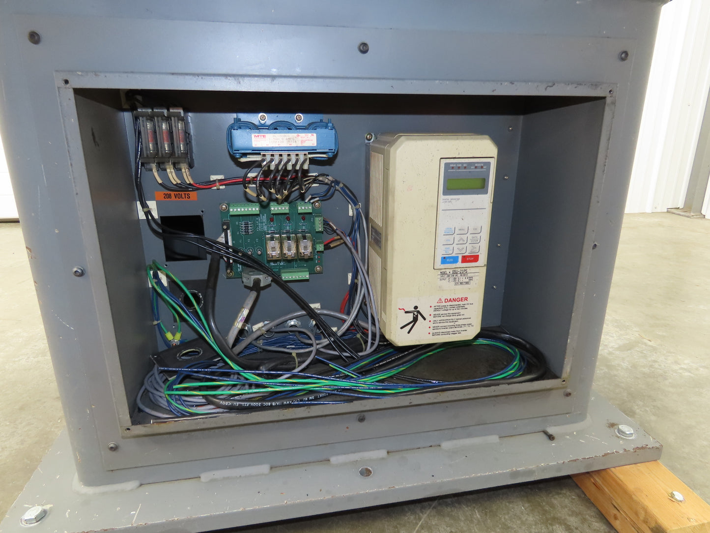 Yaskawa Motoman Robotic Welding Turntable Positioner 300kg Rotary Table 2 Pos