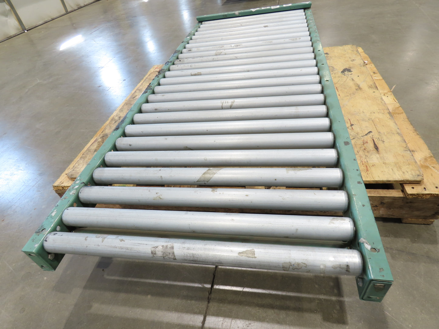 30"x 6' Gravity Roller Conveyor 1.9" Roller 27"BF 3"Centers End Section