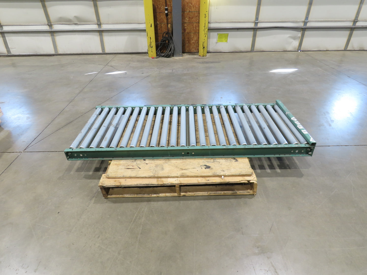 30"x 6' Gravity Roller Conveyor 1.9" Roller 27"BF 3"Centers End Section