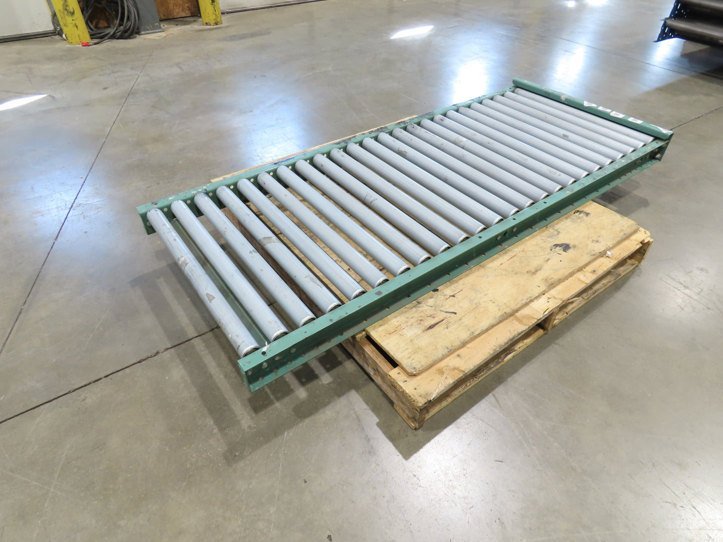 30"x 6' Gravity Roller Conveyor 1.9" Roller 27"BF 3"Centers End Section