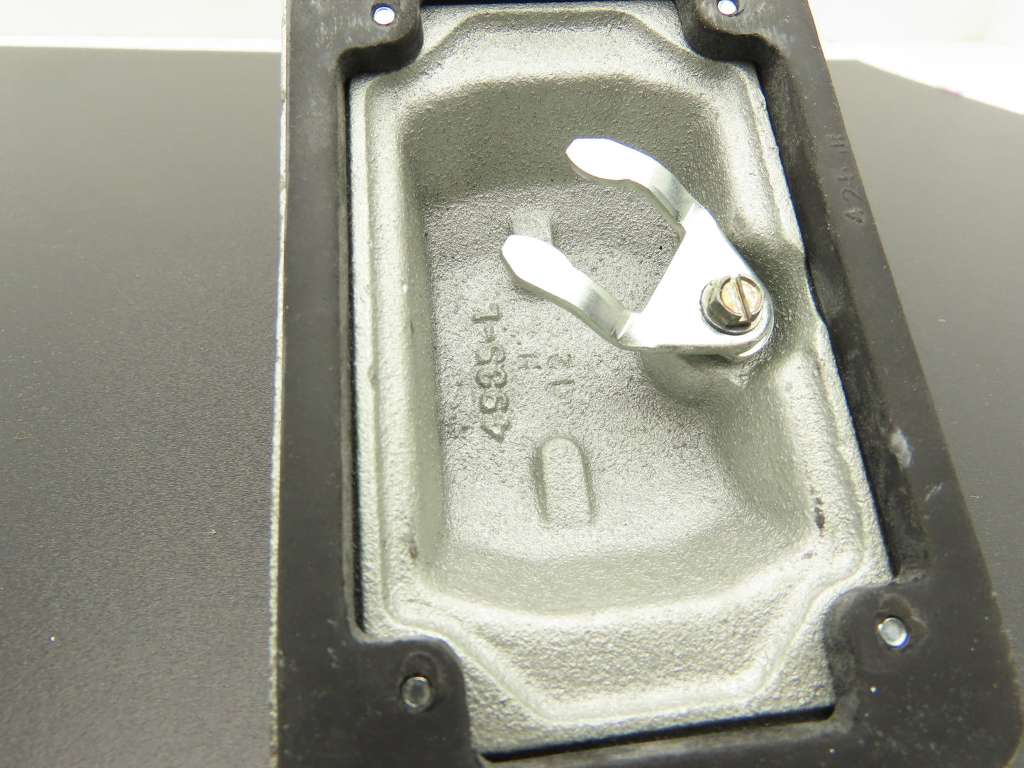 Crouse-Hinds DS185F Raintight Snap Switch Cover Die Cast Iron With Gasket