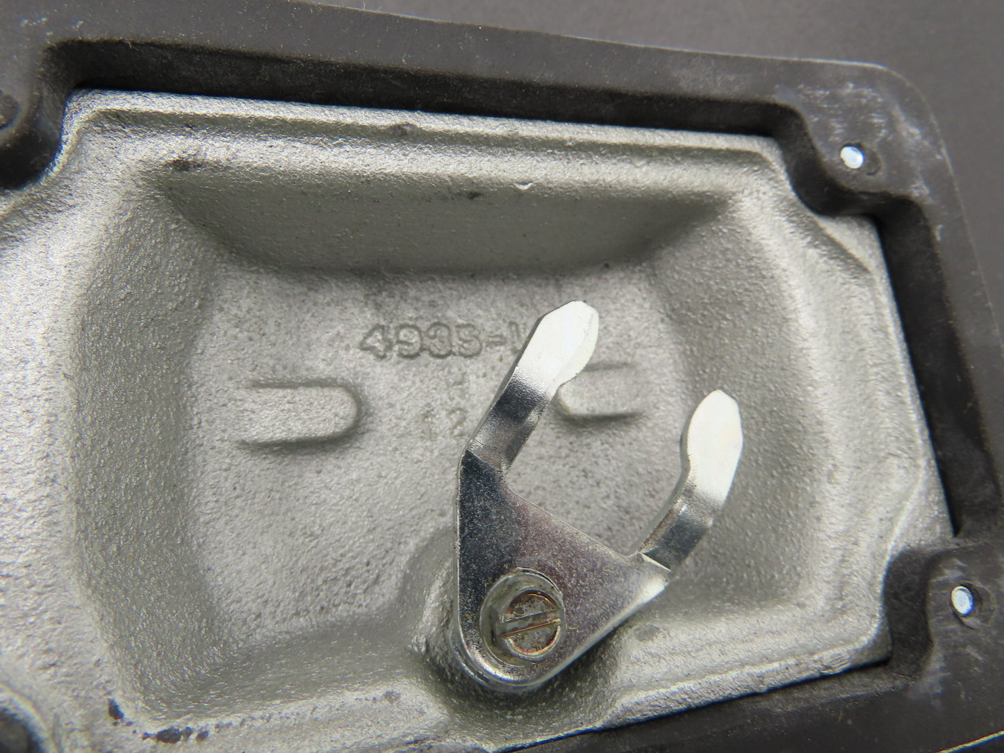 Crouse-Hinds DS185F Raintight Snap Switch Cover Die Cast Iron With Gasket