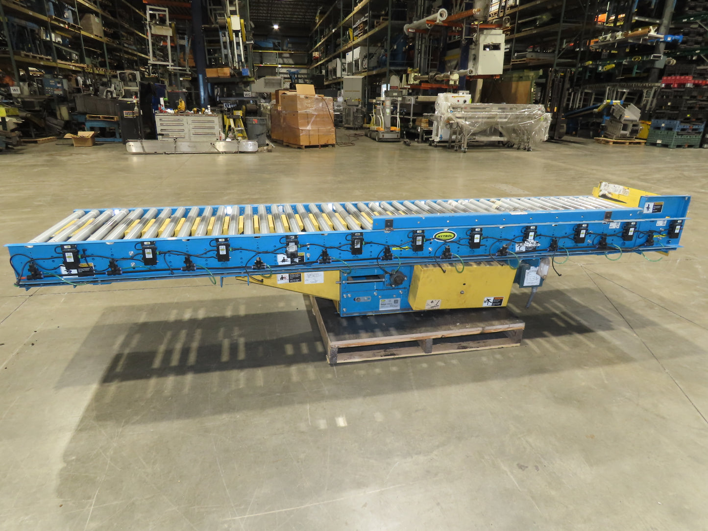 Hytrol ABEZ 30"x 11' EZLogic Accumulation Roller Conveyor 27"BF Center Drive 3PH