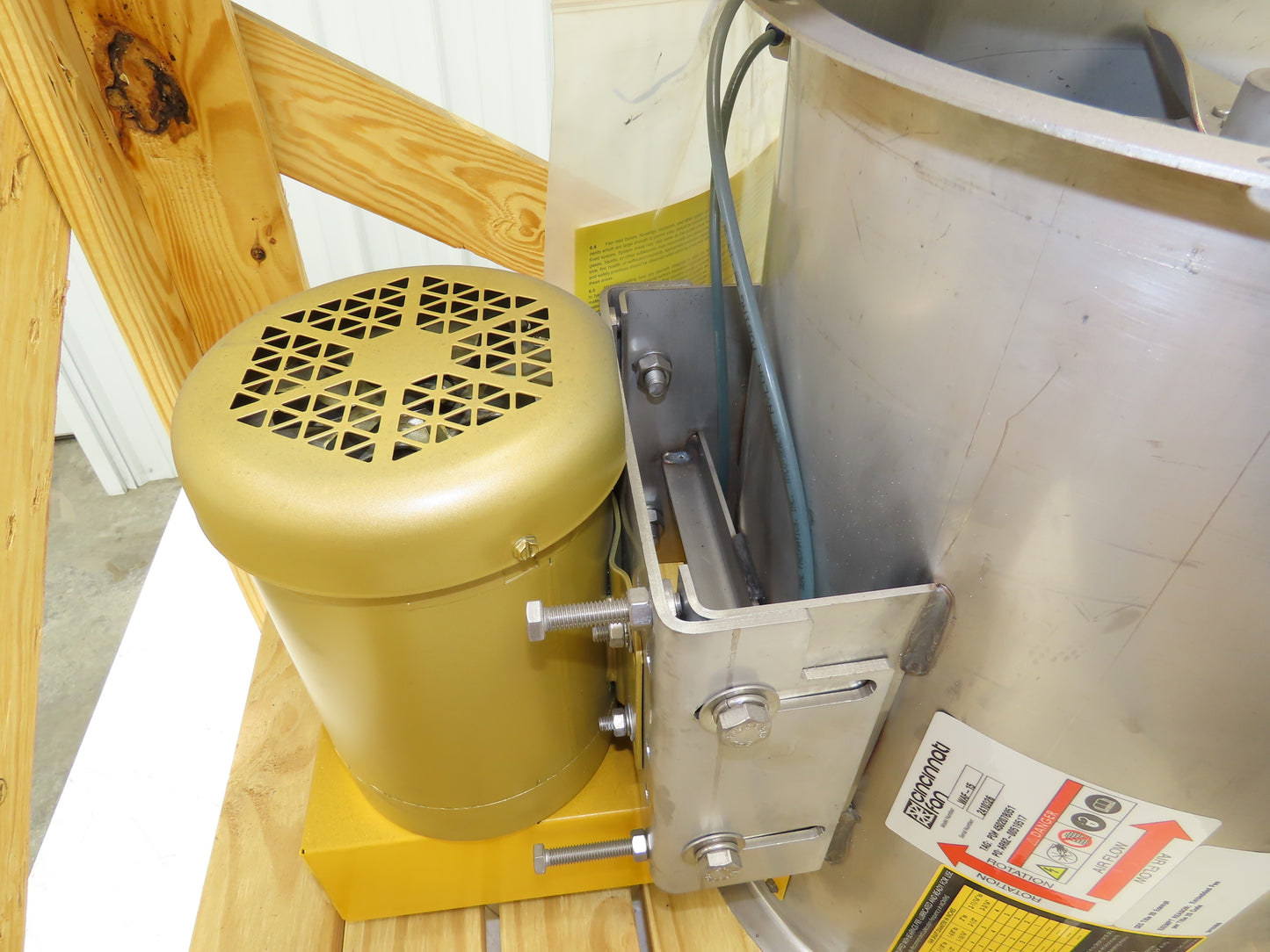 Cincinnati Fan Tubeaxial Fan 15" 2985 RPM 1-1/2Hp 230/460V 3Ph Stainless Belt Dr