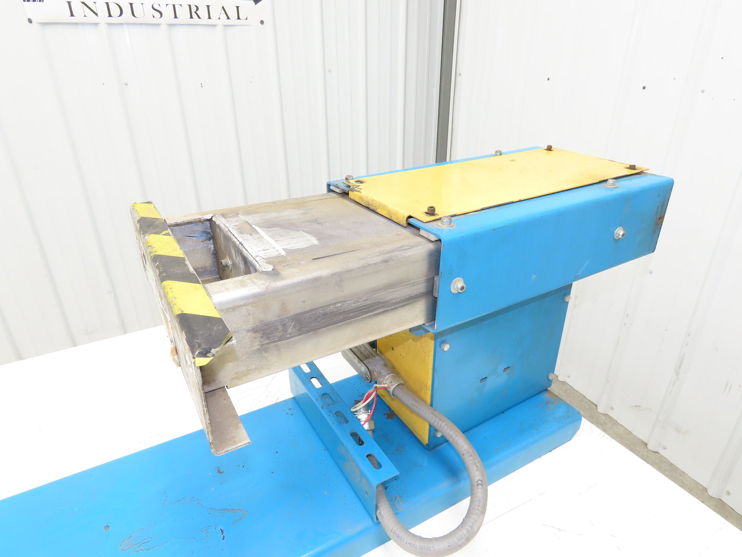 Hytrol Conveyor Pneumatic Box Pusher Sorter 8" Stroke 4x16" Kicker Plate