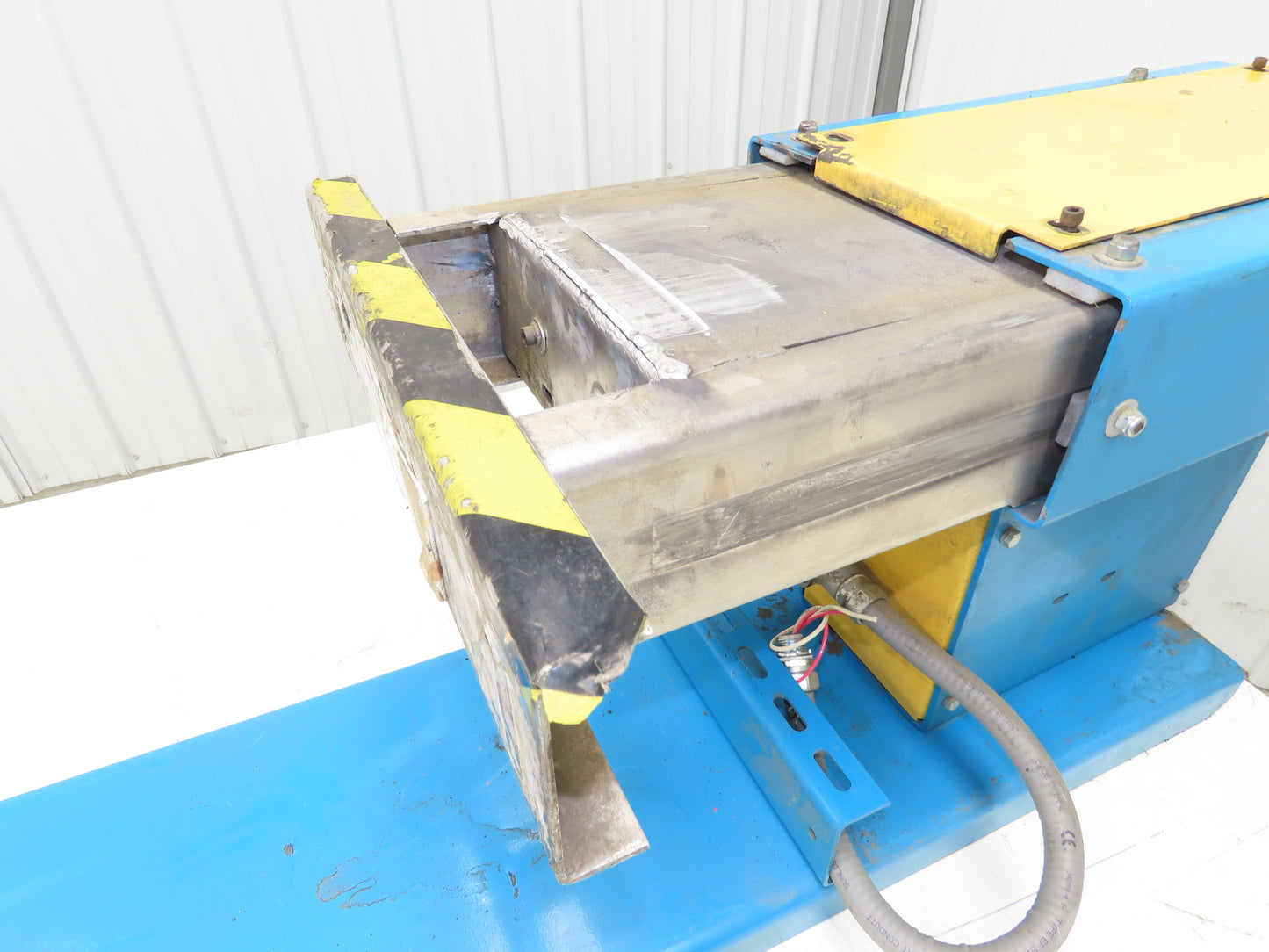 Hytrol Conveyor Pneumatic Box Pusher Sorter 8" Stroke 4x16" Kicker Plate