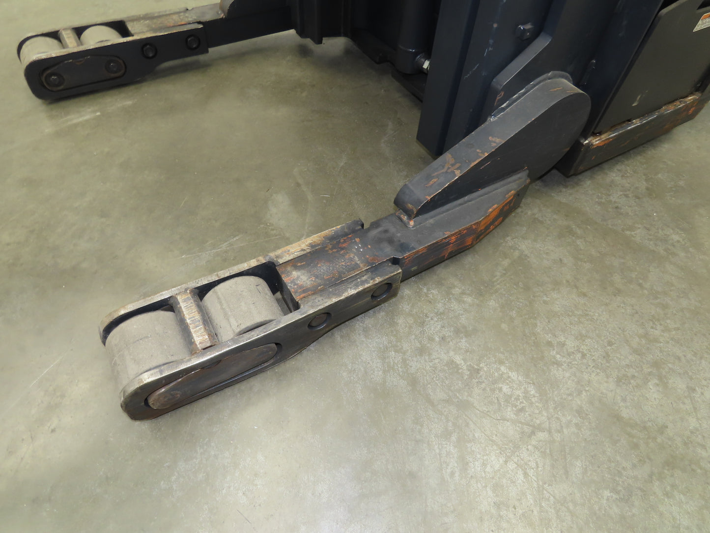 Doosan Forklift Stand On 36V Electric Pantograph Reach Truck 3714lbs 4475h 20' L