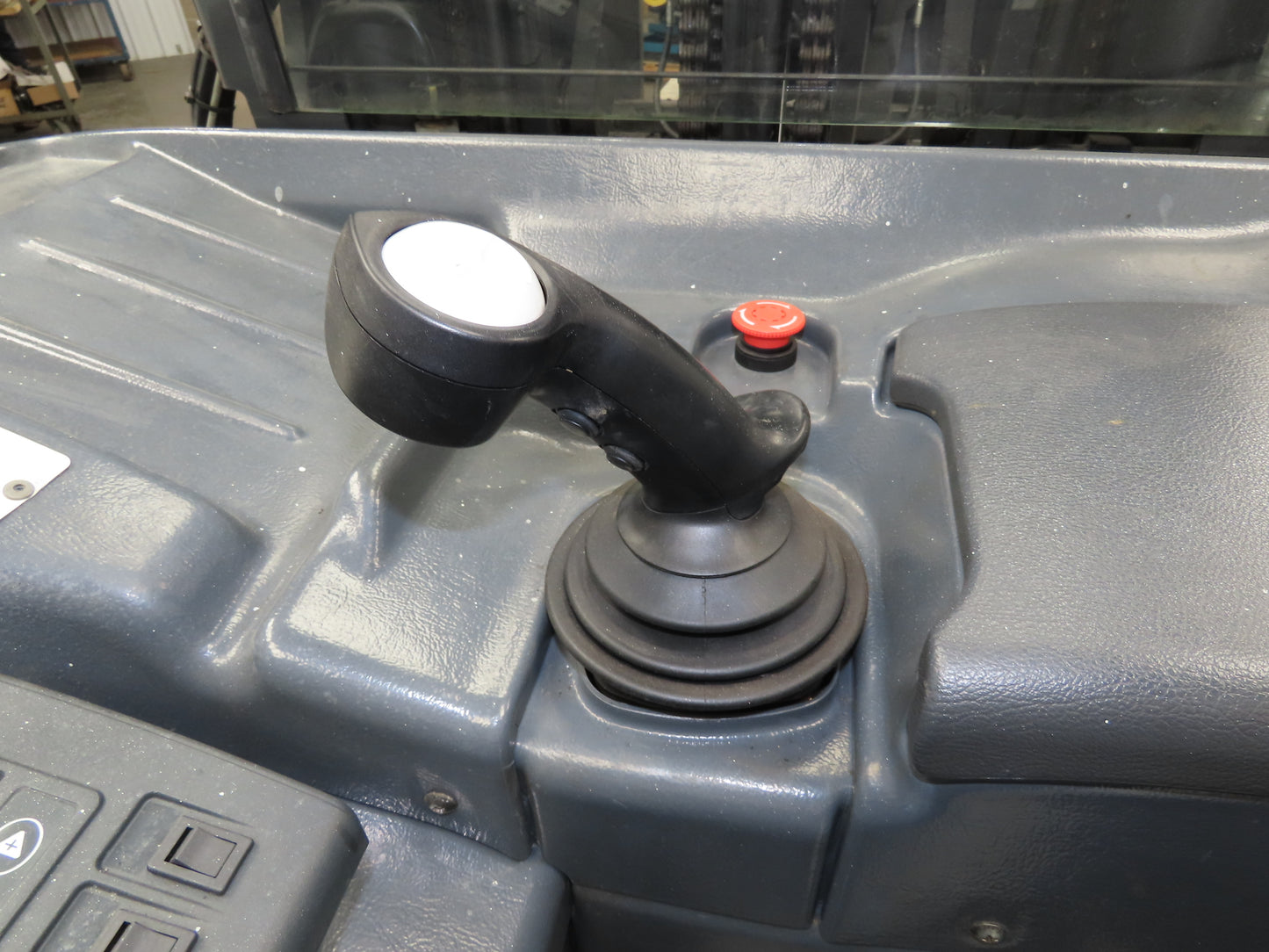 Unicarriers Forklift Stand On 36V Electric Truck 3500lbs 5976.3h Side Shift