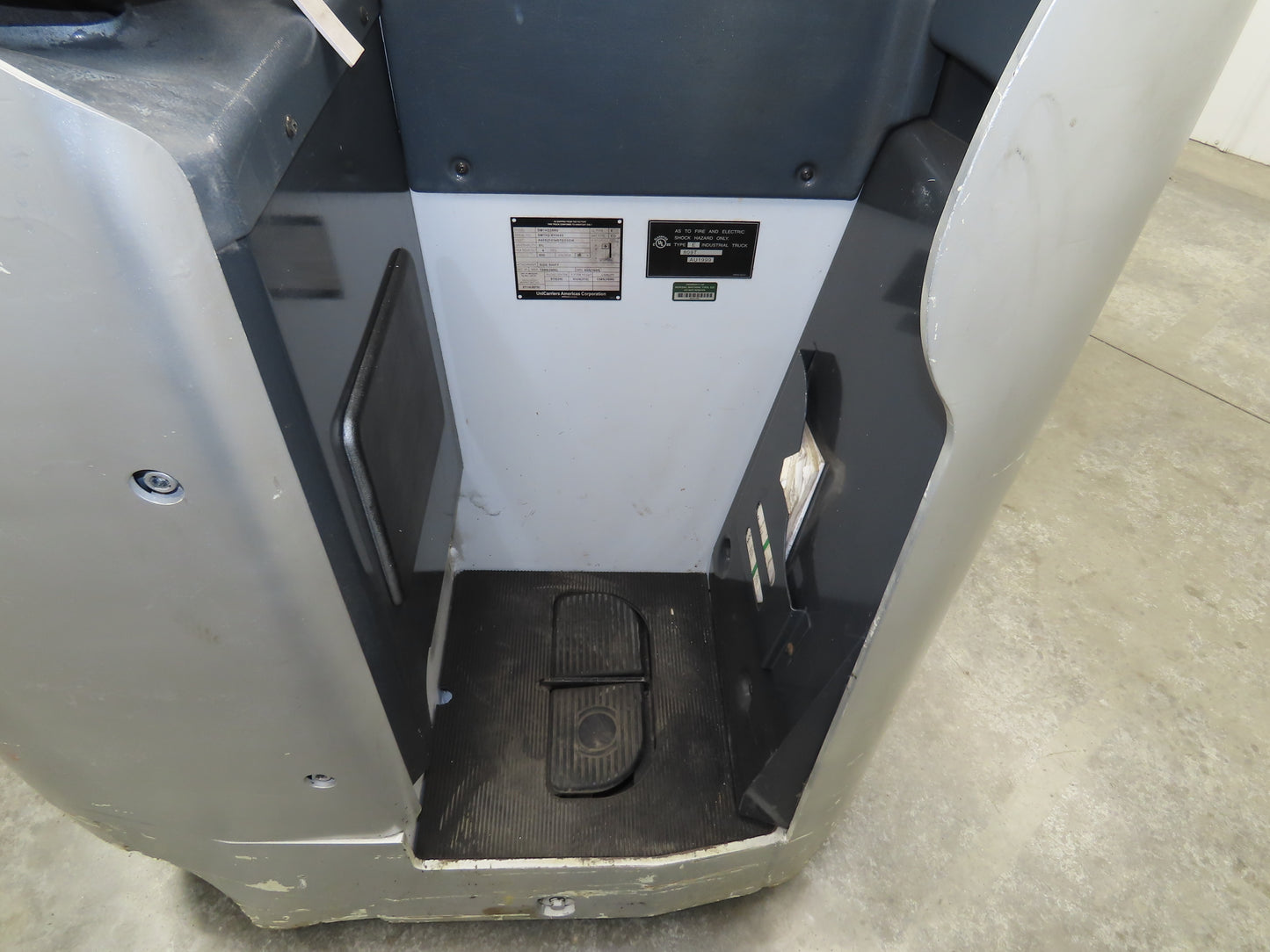 Unicarriers Forklift Stand On 36V Electric Truck 3500lbs 5976.3h Side Shift