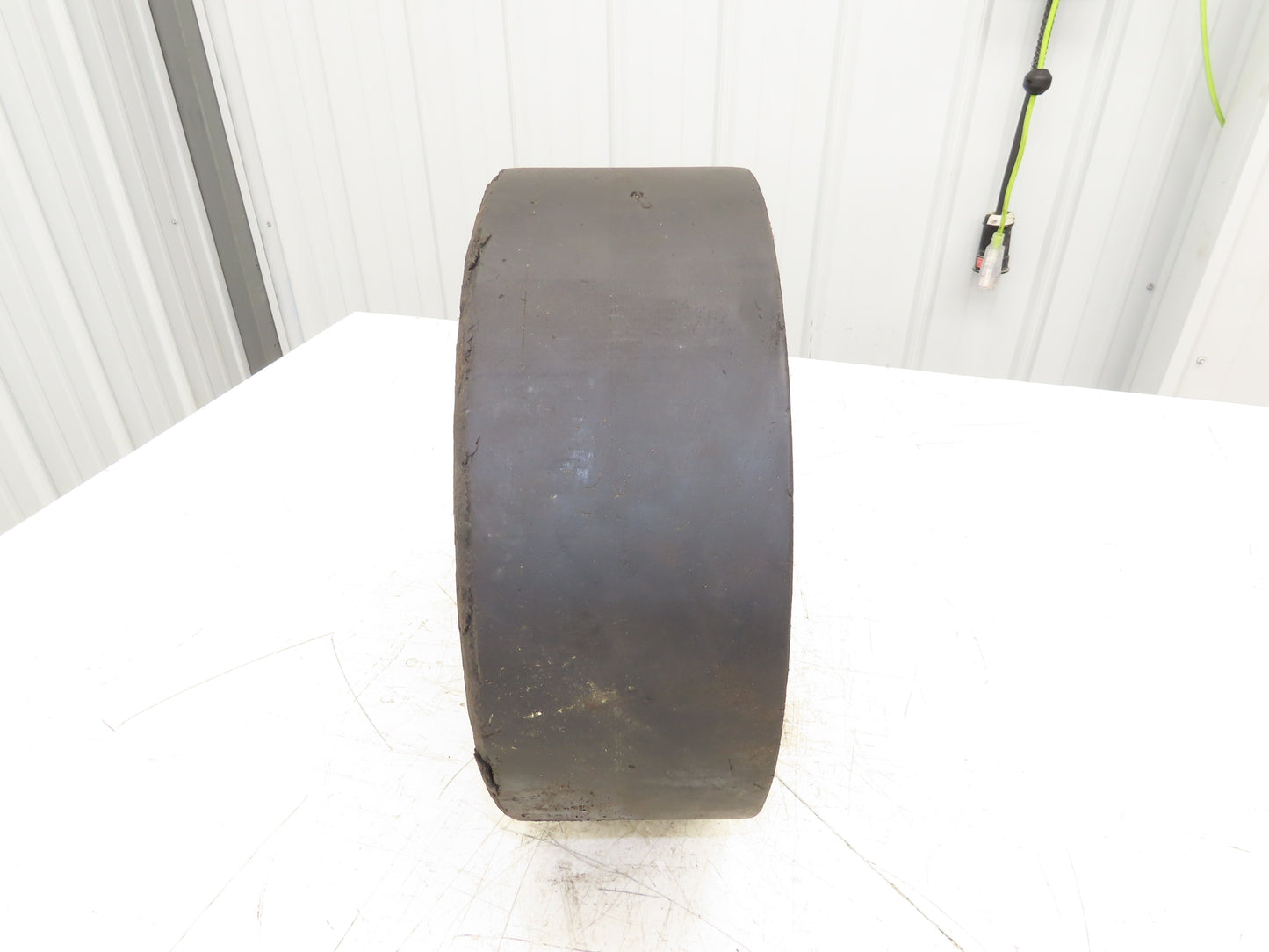 Superior Tire 318 601 Industrial Tire Resilient Solid Black 13.75X5X8"