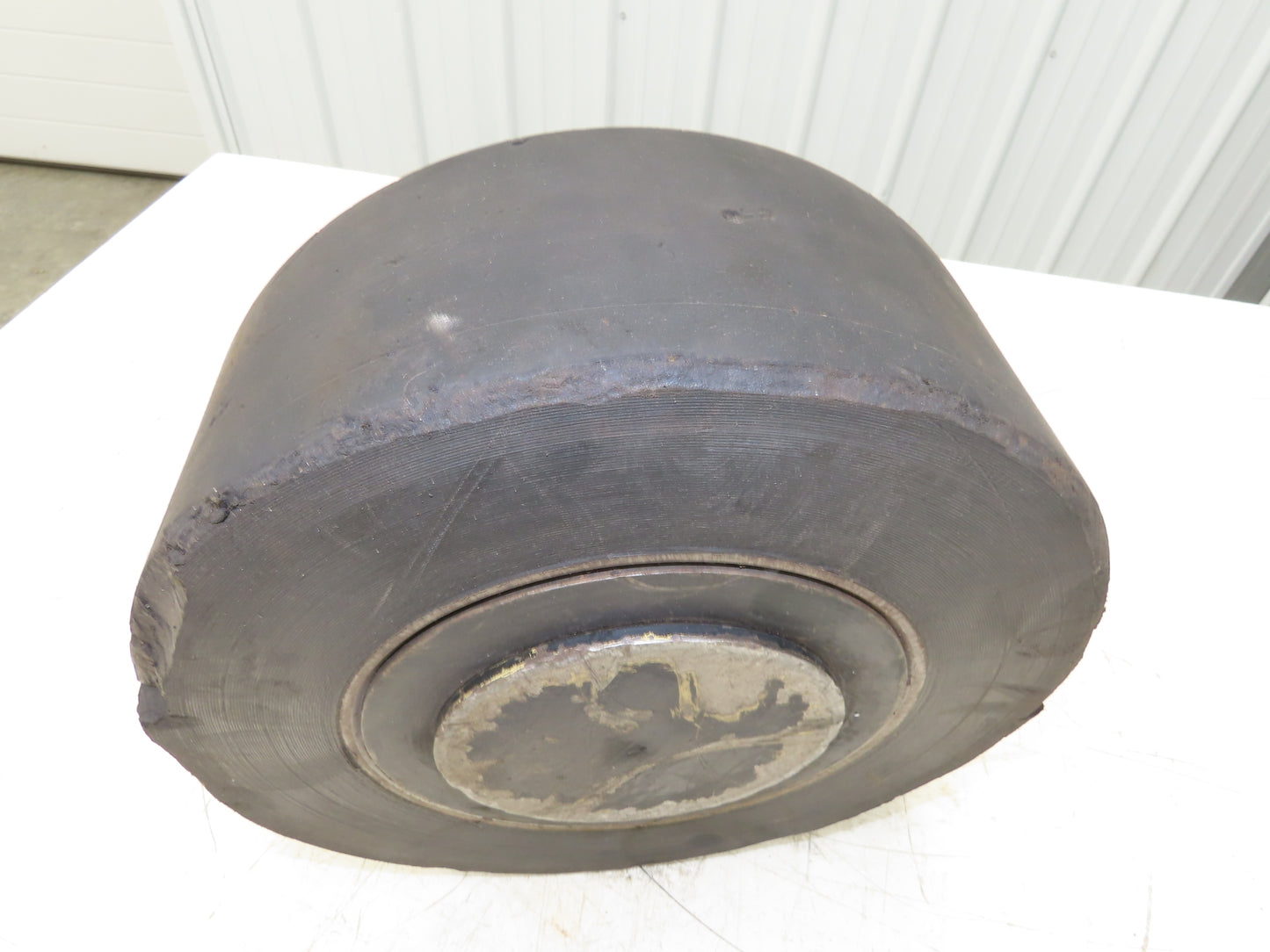 Superior Tire 318 601 Industrial Tire Resilient Solid Black 13.75X5X8"
