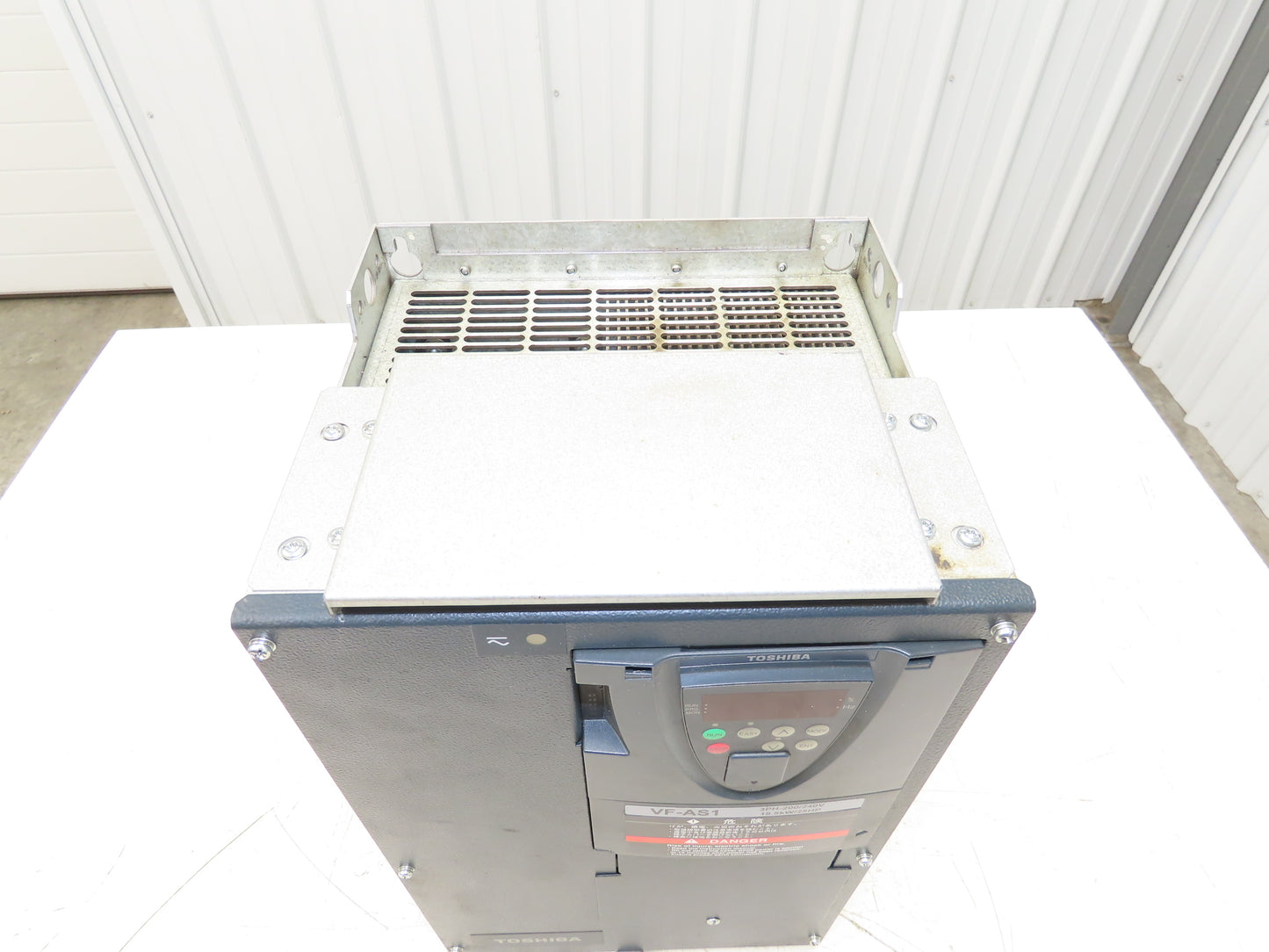 Toshiba VFAS1-2185PM AC VFD Inverter Drive 3PH 200-240V 77A 29kVA 18.5kW 25Hp