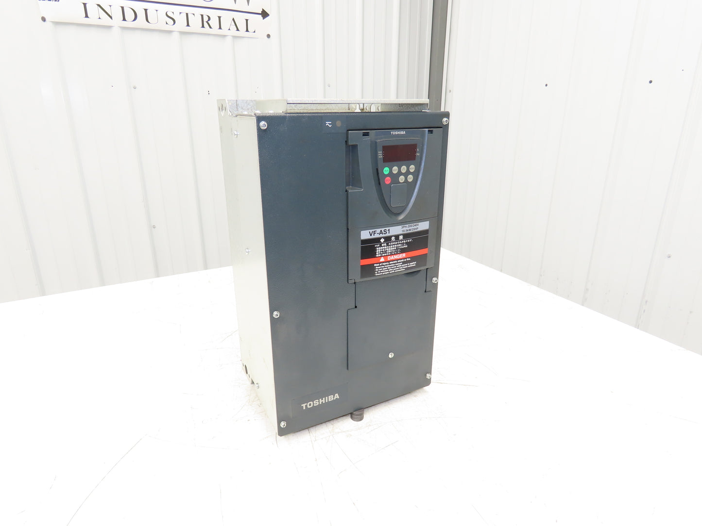 Toshiba VFAS1-2185PM AC VFD Inverter Drive 3PH 200-240V 77A 29kVA 18.5kW 25Hp