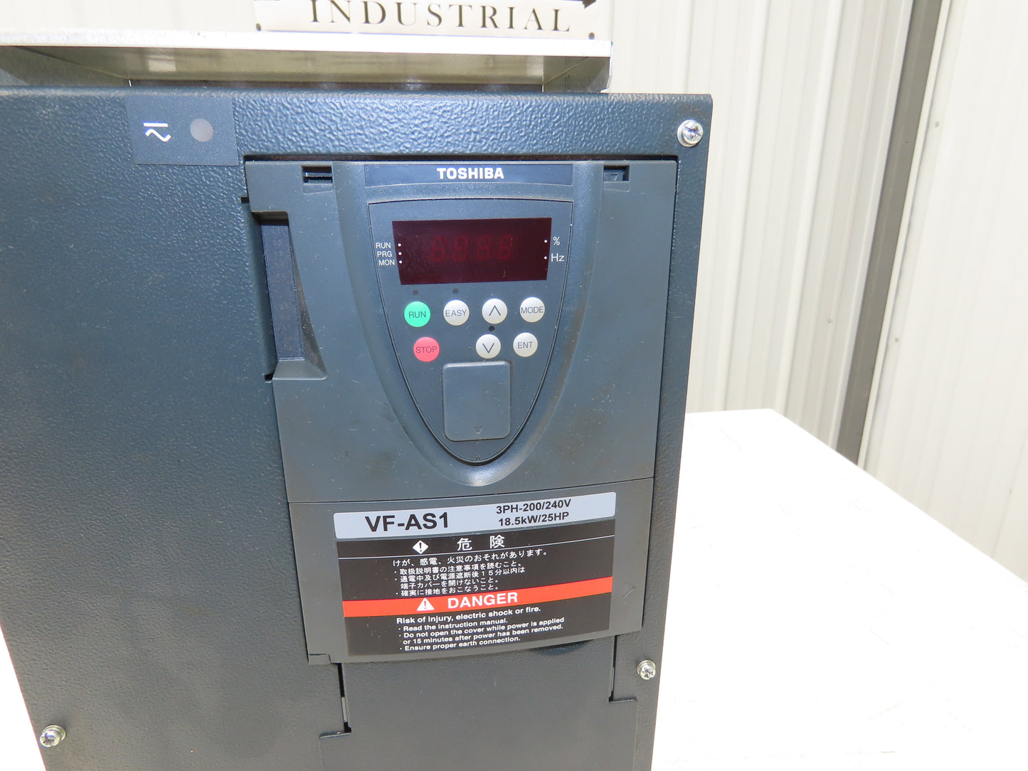 Toshiba VFAS1-2185PM AC VFD Inverter Drive 3PH 200-240V 77A 29kVA 18.5kW 25Hp
