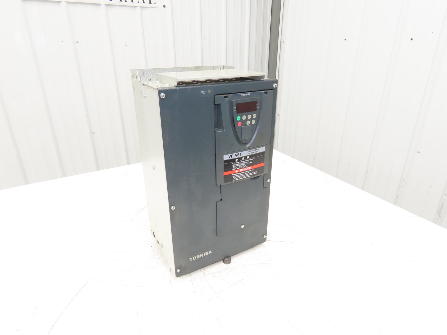 Toshiba VFAS1-2185PM AC VFD Inverter Drive 3PH 200-240V 77A 29kVA 18.5kW 25Hp