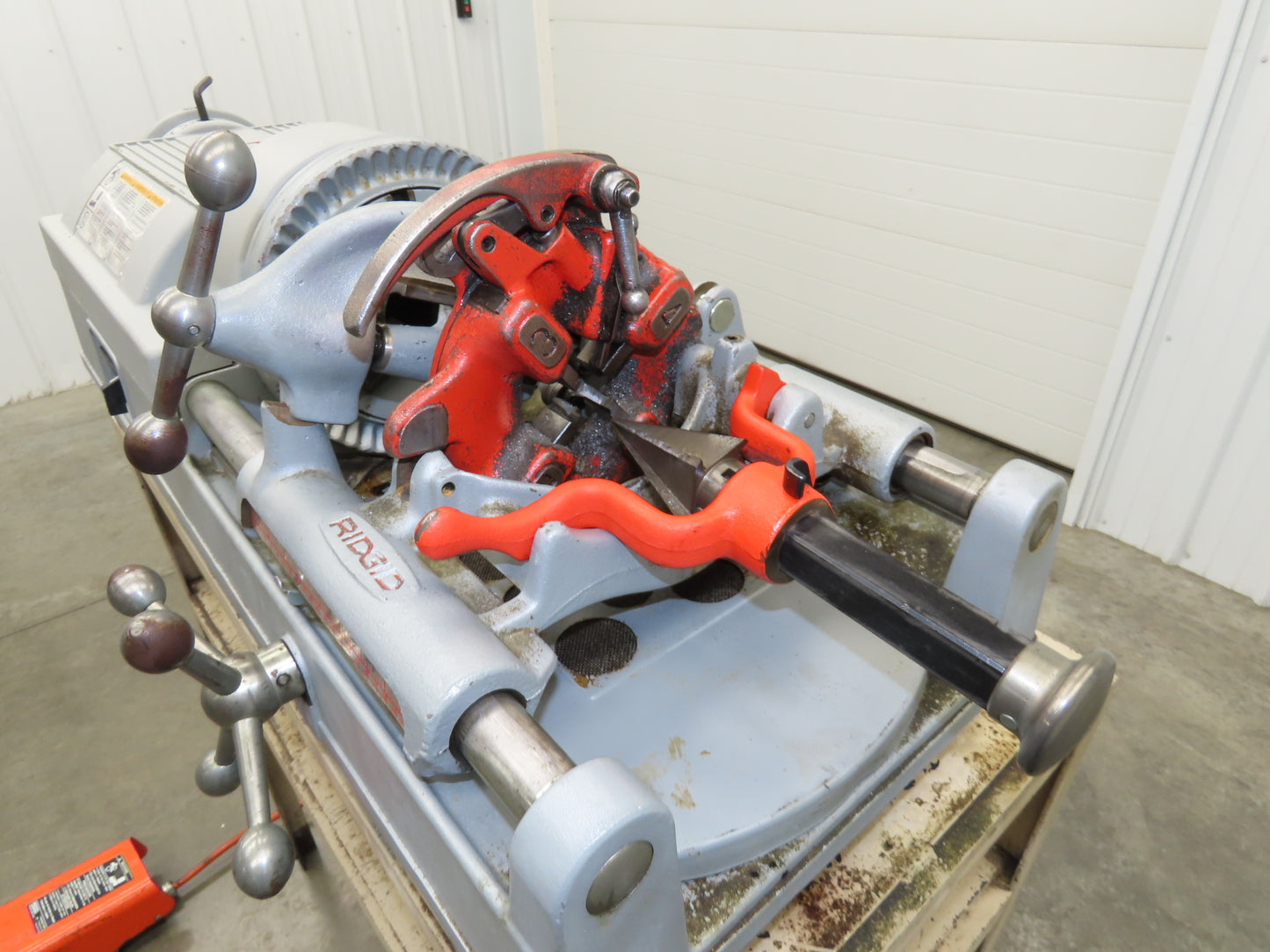 Ridgid 535 Pipe Bolt Threader Machine Stand 120VAC 15A Universal 811A Die 1/8-2"