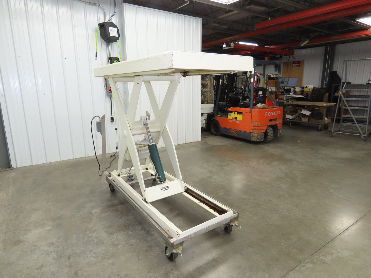 Southworth LS2-48 2000LB Scissor Electric Lift Table 48" Travel 72x30" Top 120V