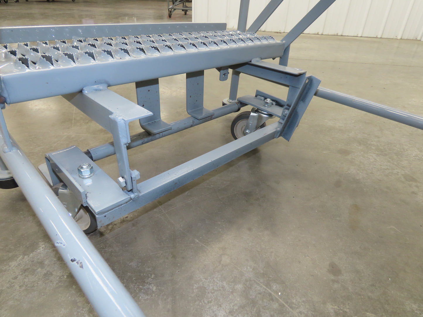 Uline H-7919 Rolling Ladder 4 Step 36" Work Platform 40" Top Step 800lbs Cap