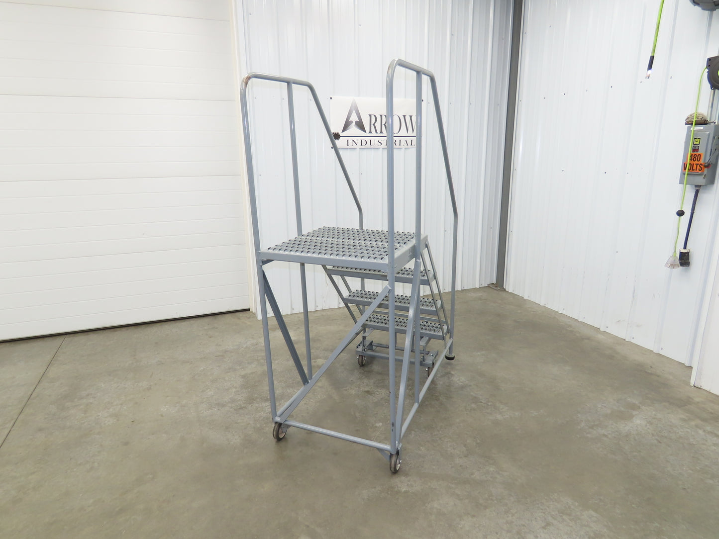 Uline H-7919 Rolling Ladder 4 Step 36" Work Platform 40" Top Step 800lbs Cap