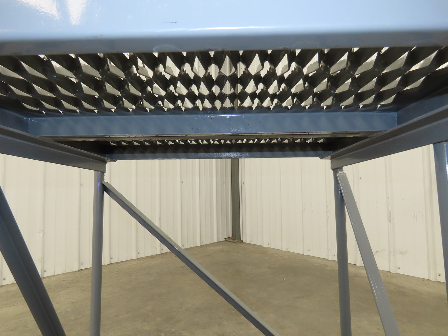 Uline H-4928 Rolling Ladder 3 Step 24" Work Platform 30" Top Step 800lbs Cap