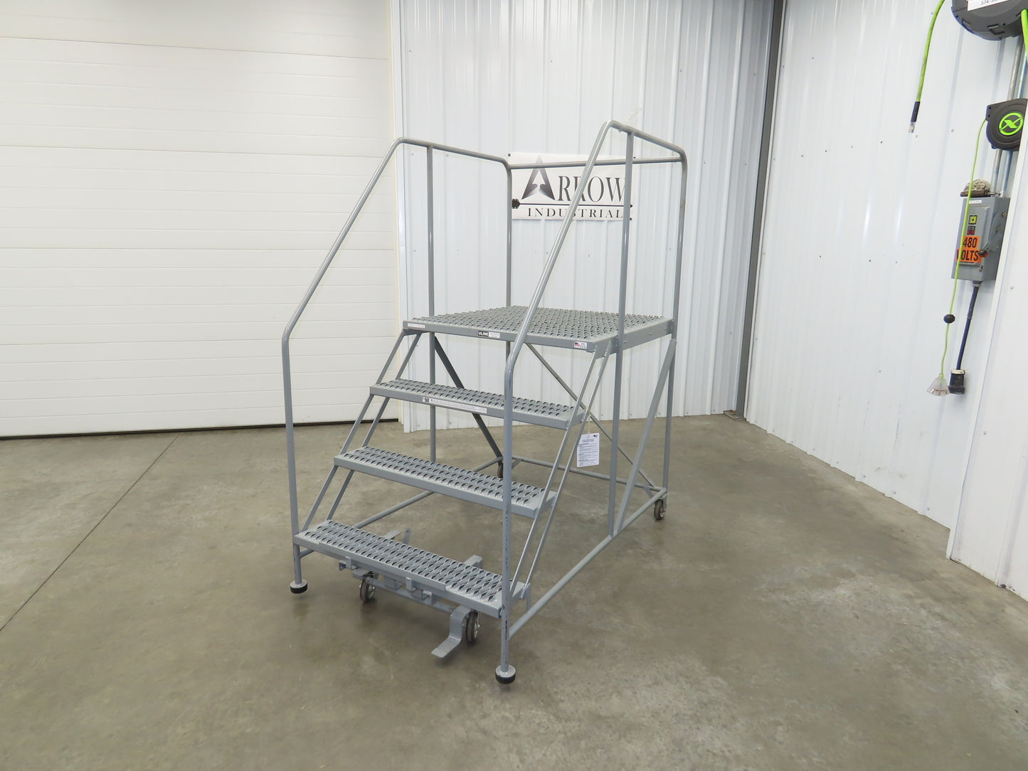 Uline H-1868 Rolling Ladder 4 Step 36" Work Platform 40" Top Step 800lbs Cap